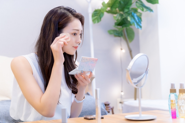 腕時計と女性